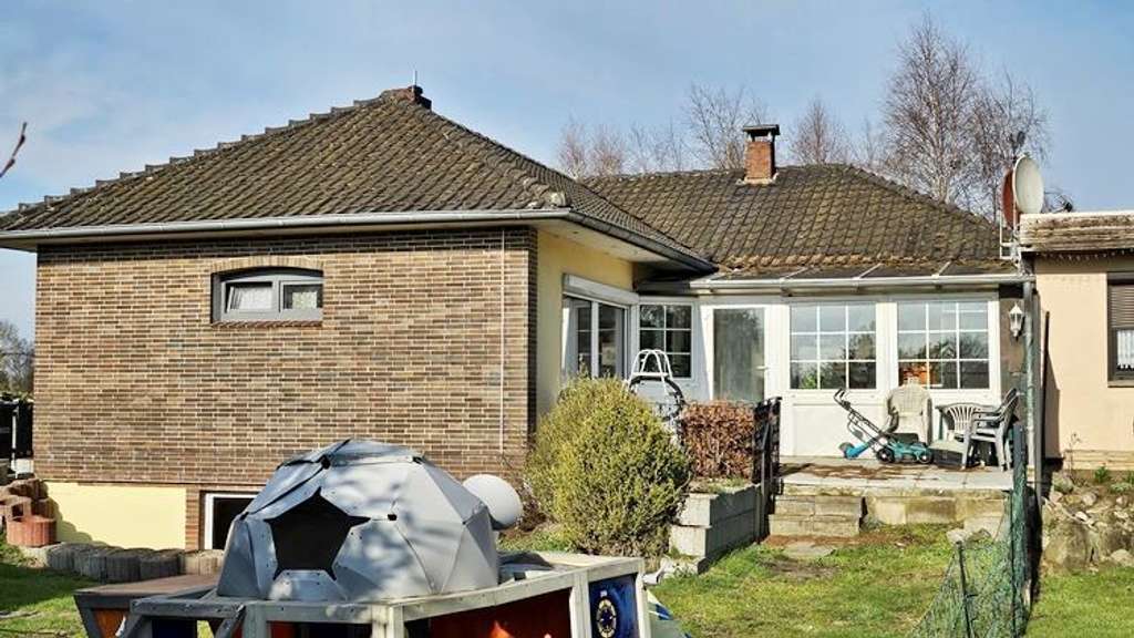 Immobilie in Gnarrenburg - immo-schramm.de: Wohnhaus mit EInliegerwohnung - Bild 2