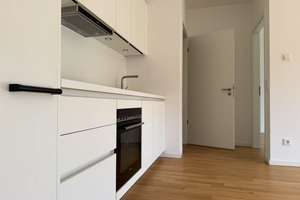 Schöne und helle 2 Zimmer möblierte Wohnung zu vermieten – Am Köllnischen Park 14, 10179 Mitte (Ortsteil), Berlin – Vorschaubild 2