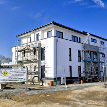 Much-Gippenstein! Exklusive 4-Zimmer-Penthousewohnung mit großer Dachterrasse, Aufzug
u. Carport!