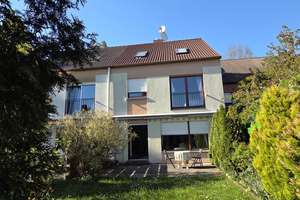 ** WOHNLAGE der EXTRAKLASSE ** idyllisch am Waldrand gelegenes großzügiges RMH direkt zum Bezug ** – Die vollständige Adresse der Immobilie erhältst du vom Anbieter., 90455 Kornburg, Worzeldorf, Nürnberg – Vorschaubild 2