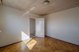 Stilvolles Einfamilienhaus mit großem Entwicklungspotenzial und Doppelgarage in sonniger Hanglage – Die vollständige Adresse der Immobilie erhältst du vom Anbieter., 75181 Eutingen, Pforzheim – Vorschaubild 23