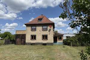 Zweifamilienhaus auf großem Grundstück mit Nebengelass und großer Garage – Die vollständige Adresse der Immobilie erhältst du vom Anbieter., 16775 Löwenberger Land – Vorschaubild 1