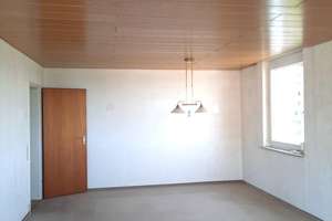 RT-Sondelf.-Kinderfreundliche 4-5 Zi.-Whg. mit toller Aussicht ins Grüne, 2 Balkone, Aufzug+Garage.. – Die vollständige Adresse der Immobilie erhältst du vom Anbieter., 72766 Sondelfingen, Reutlingen – Vorschaubild 8