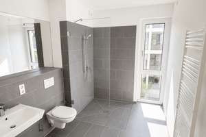 Jetzt verfügbar | 3-Zimmer-Wohnung (Typ 27 groß) mit Balkon, Gäste-WC und eigenem Keller – Raderberggürtel 50, 50968 Marienburg, Köln – Vorschaubild 2