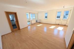 Helle 3-Zimmer-Stadtwohnung mit Loggia am Pferdemarkt
