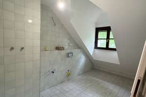 Modernisierte 3-Zimmer Dachgeschoss Wohnung - 2 Balkone + 2 Badezimmer – Waldschmidtstraße 5, 81545 Harlaching, München – Vorschaubild 18
