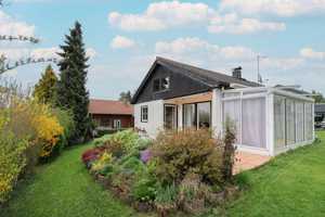 Sofort wohlfühlen: Wohnen mit Aussicht – Solides Fertighaus mit Potenzial und Süd-West-Garten – Fürstenfeldbruck (Kreis) – Vorschaubild 1
