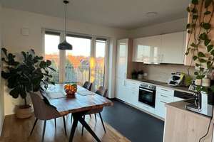 Wohnen über den Dächern Winterhudes: Stilvolle 2-Zimmer-Wohnung mit Weitblick – verfügbar ab 01.09.2