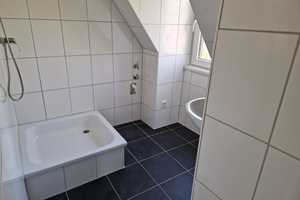Wunderschöne, lichtdurchflutete 2-Zimmer-Dachgeschosswohnung – Gartsträucherstraße 84, 47137 Duisburg – Vorschaubild 4
