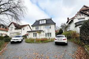 ENERGIEEFFIZIENT MIT PARKÄHNLICHEN GRUNDSTÜCK