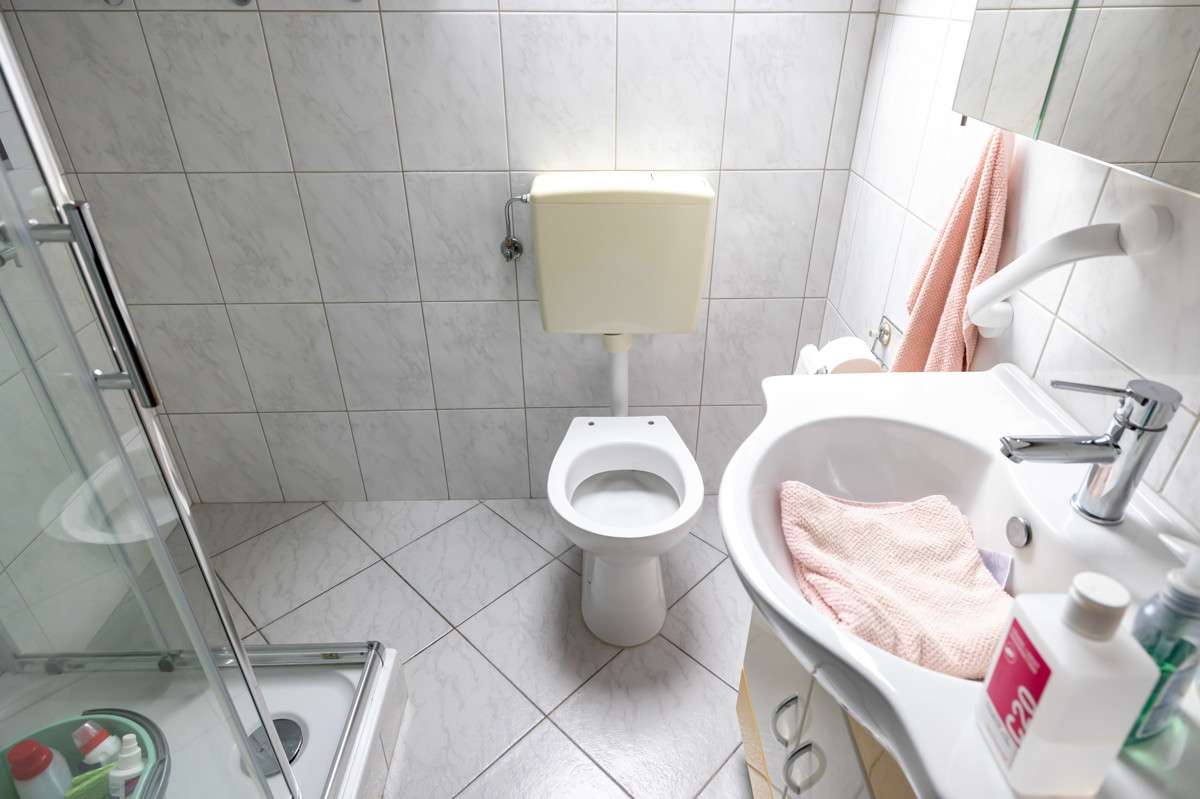 Immobilie in Ganderkesee - *** RIESIGE WOHNUNG - eigener DACHBODEN - eigener KELLER - eigenes TREPPENHAUS - DACHTERRASSE *** - Bild 10