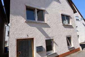 Gepflegtes 4,5-Zimmer Einfamilienhaus in Wiesensteig – Die vollständige Adresse der Immobilie erhältst du vom Anbieter., 73349 Wiesensteig – Vorschaubild 1
