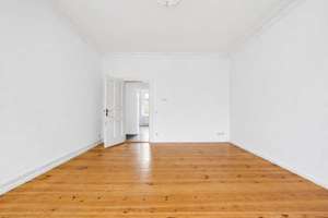 Bezugsfreie 4-Zimmer Wohnung / Altbau / Balkon / 1. OG – Große Seestraße 18, 13086 Weißensee, Berlin – Vorschaubild 2