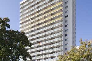 Moderne 2-Zimmer-Wohnung im Hochhaus mit großzügigem Balkon
