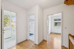 Helles und charmantes Reiheneckhaus mit 4,5 Zimmern und viel Garten in der Menterschwaige – Die vollständige Adresse der Immobilie erhältst du vom Anbieter., 81545 Harlaching, München – Vorschaubild 8