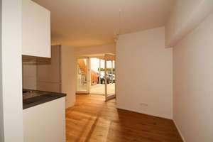 Charmantes 1,5-Zimmer-Apartment mit Terrasse in historischem Stadthaus