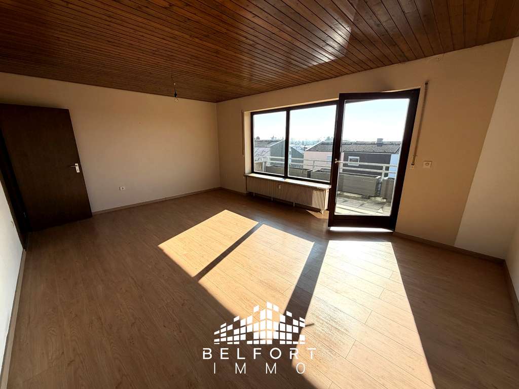 Immobilie in Dittelbrunn - ZU VERKAUFEN: SONNIGE 3-ZIMMER-WOHNUNG MIT BALKON UND TIEFGARAGENSTELLPLATZ - Bild 1