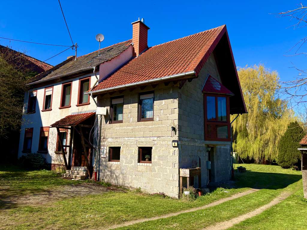 Immobilie in Löllbach - Charaktervolles Landhaus mit großer Wohnfläche und Grundstück - seltene Gelegenheit im ruhigen Dorf - Bild 3
