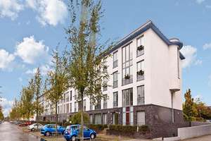 schöne 1,5-Zimmer-Wohnung mit zwei Wintergärten