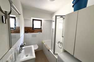 renoviert, zentral, in Einbahnstraße gelegen, Parkett, TL-Bad mit Wanne+Duschglas, Garage möglich – Karlsruhe – Vorschaubild 14