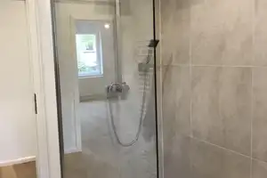 **Sanierte, exklusive 3-Zimmer-Wohnung mit Einbauküche und Balkon** – Fenskestraße 20, 30165 Hannover – Vorschaubild 9