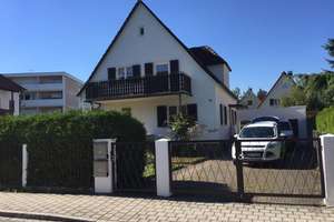 Exklusives Zweifamilienhaus in Toplage Fürstenfeldbruck – 635 m² Grundstück | 2 WE | Provisionsfrei – Die vollständige Adresse der Immobilie erhältst du vom Anbieter., 82256 Fürstenfeldbruck – Vorschaubild 1