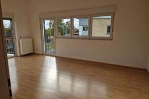 Schöne, frisch renovierte 3-Raum-DG-Wohnung mit Balkon und Garagenstellplatz in Mönchengladbach – Neersbroicher Straße 173, 41066 Flughafen, Mönchengladbach – Vorschaubild 3