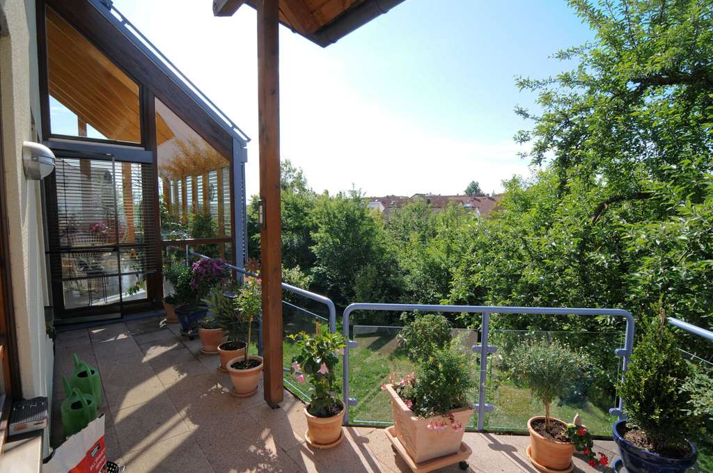 Immobilie in Bondorf - Einfamilienhaus plus großem Untergeschoss nutzbar als Einliegerwohnung oder Büroräumlichkeiten - Bild 1