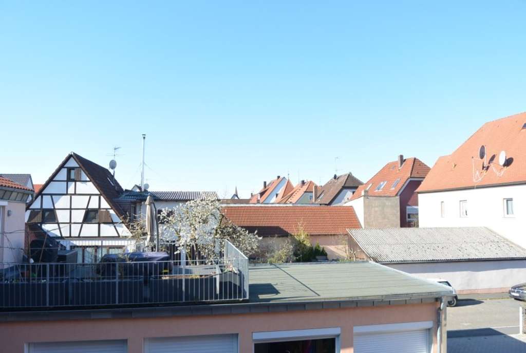 Immobilie in Baiersdorf - Haus im Haus...
Moderne Maisonette- Wohnung mit Terrasse und Balkon - Bild 3