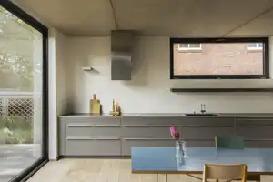 Eleganz in Beton und Holz - Stilvolles Stadthaus mit durchdachtem Interieur – Hamburg – Vorschaubild 4