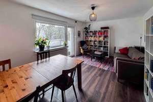 Sofort bezugsfrei – 3 Zimmer ETW mit sonnigem Balkon und Garage auf einem Erbbaugrundstück
