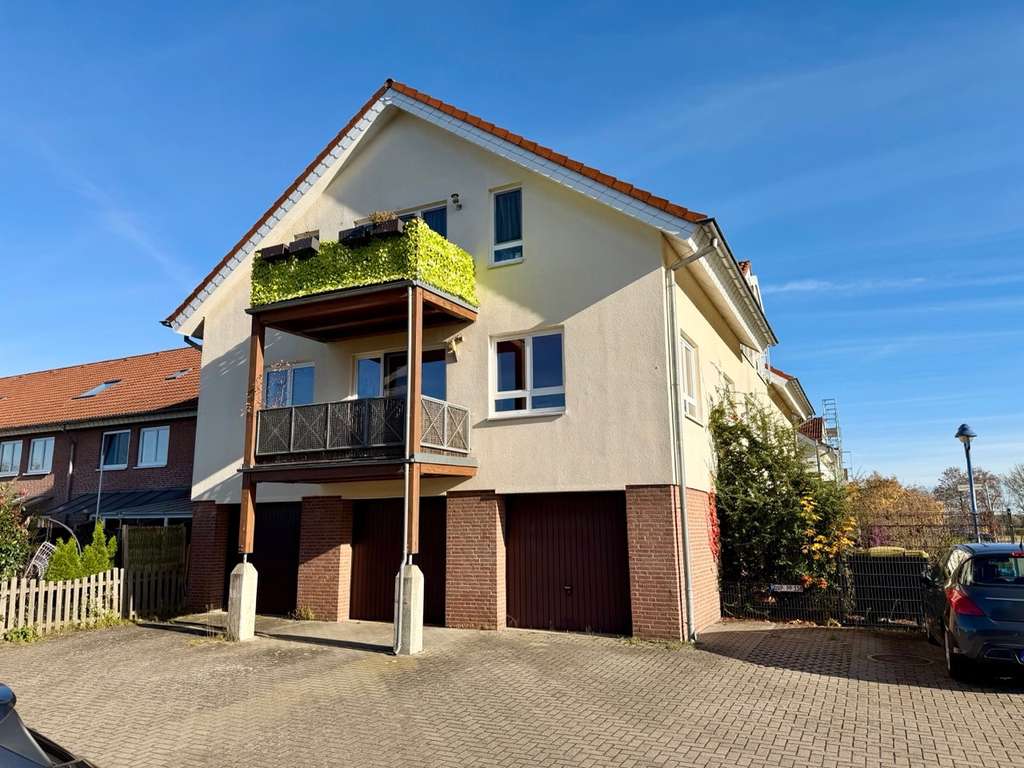 Immobilie in Velten - Frei ab 01.04.2026! 3 Zi.-Eigentumswohnung (WEG) im 1.OG mit Garage und Balkon zu verkaufen! - Bild 2