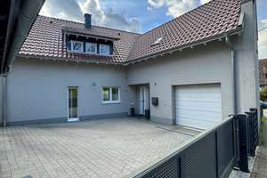 Sehr gepflegtes, großzügiges 1-Familienhaus mit ansprechendem Charakter