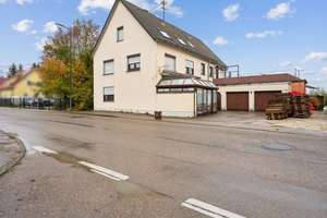 Vermietetes Mehrfamilienhaus mit 3 Wohnungen und 2 Garagen in Lauchheim – Die vollständige Adresse der Immobilie erhältst du vom Anbieter., 73466 Lauchheim – Vorschaubild 1