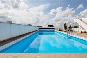 Möbliert: Apartment am Arabellapark mit Schwimmbad auf dem Dach  – Die vollständige Adresse der Immobilie erhältst du vom Anbieter., 81925 Parkstadt, München – Vorschaubild 9