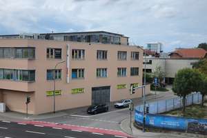 Top gelegene helle 2-Zimmer-Wohnung mit Einbauküche und wunderschönem Ausblick  – Schilllerstraße 15, 85055 Nordost, Ingolstadt – Vorschaubild 3