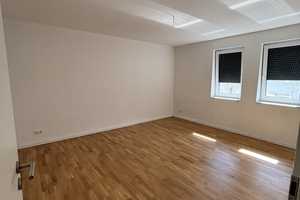 Modernisierte 3-Zimmer-Wohnung mit Einbauküche in Stuttgart Obertürkheim  – Ebniseestraße 7, 70329 Stuttgart – Vorschaubild 2