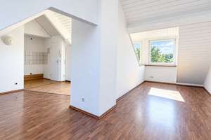 CHARMANTE DACHGESCHOSSWOHNUNG IM DENKMALGESCHÜTZTEM ALTBAU ZU KAUFEN!
