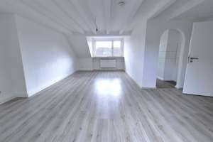 Ein Rückzugsort hoch oben – Dachwohnung mit Charme / A retreat up high – charming top-floor apartmen – Gartsträucherstraße 92, 47137 Untermeiderich, Duisburg – Vorschaubild 3