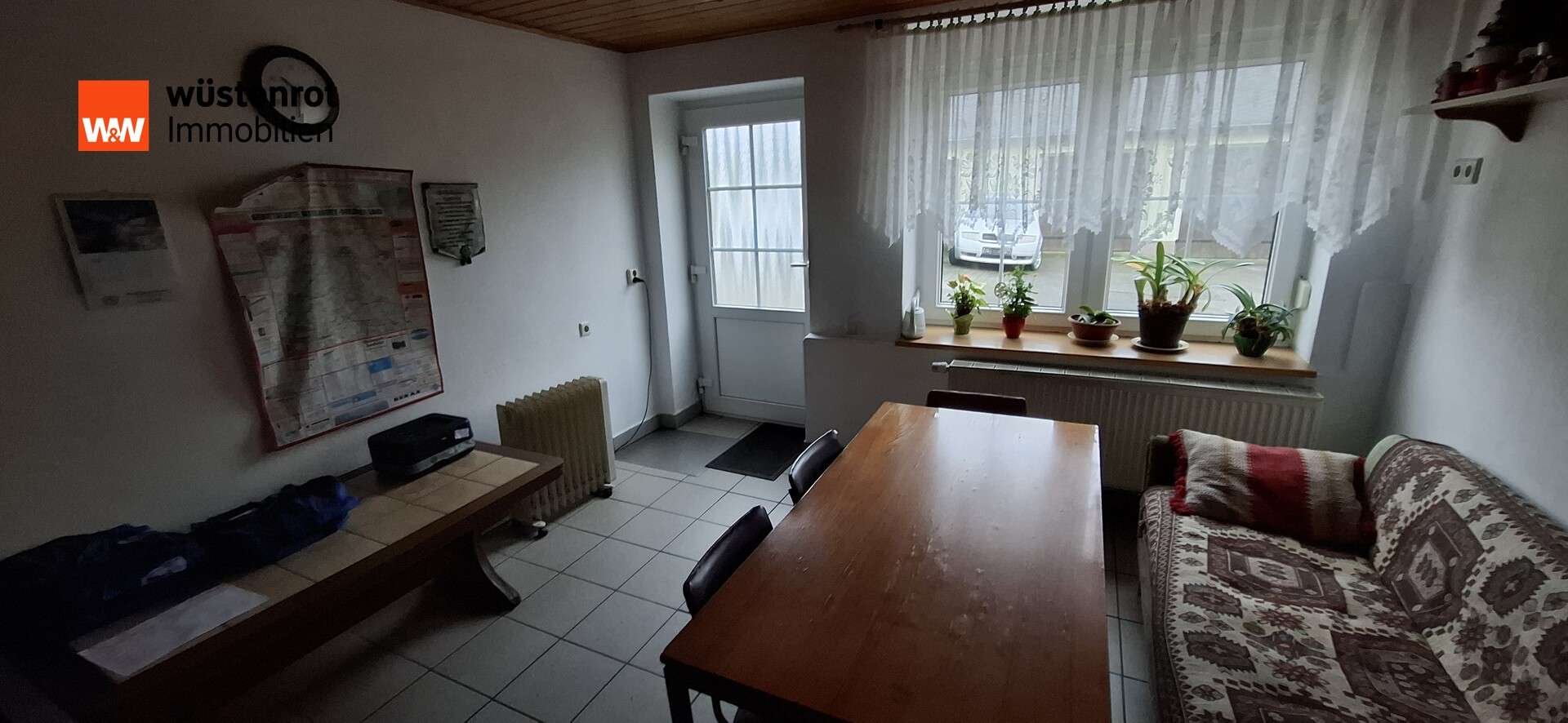 Immobilie in Königsbrück - Wohnhaus mit Nebengelass, Garagen und Verkaufspavillon - Bild 1