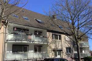 gepflegtes Mehrfamilienhaus mit 8 Wohneinheiten und 7 Garagen, vollvermietet in Sackgasse – Die vollständige Adresse der Immobilie erhältst du vom Anbieter., 42289 Heckinghausen, Wuppertal – Vorschaubild 2