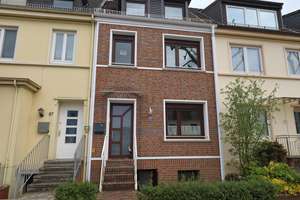 Sehr gepflegtes Reihenmittelhaus in beliebter Wohngegend – Die vollständige Adresse der Immobilie erhältst du vom Anbieter., 28215 Weidedamm, Bremen – Vorschaubild 1
