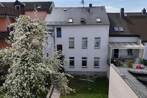 Vollvermietet! Renditestarkes Mehrfamilienhaus mit 3 Einheiten in Oelsnitz – Die vollständige Adresse der Immobilie erhältst du vom Anbieter., 8606 Oelsnitz/Vogtland – Vorschaubild 2