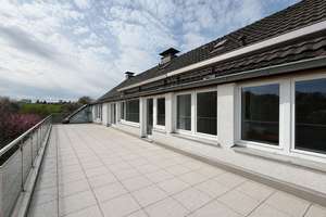 Lichtdurchflutete Wohnung mit Dachterrasse und Blick ins Grüne
