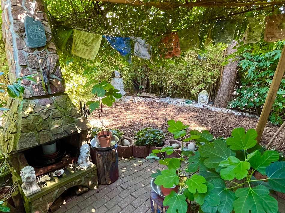 Garten mit Außenkamin