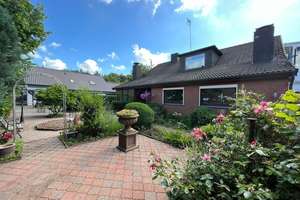 Modernisiertes Einifamilienhaus mit großem Garten & Wintergarten