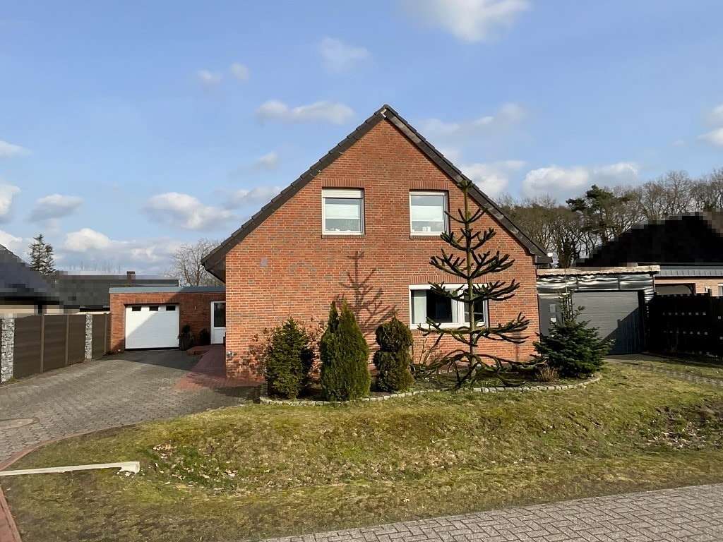 Immobilie in Surwold - Exklusives Einfamilienhaus mit großzügigem Raumkonzept  - Bild 1