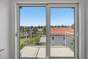 Kaulsdorf mit Weitblick: Ruhige Dachgeschosswohnung mit Potenzial für Wohnen & Investment – Die vollständige Adresse der Immobilie erhältst du vom Anbieter., 12621 Kaulsdorf, Berlin – Vorschaubild 3