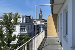 Mitten in der Innenstadt: 3 Zimmer, großer Balkon und helle Räume!