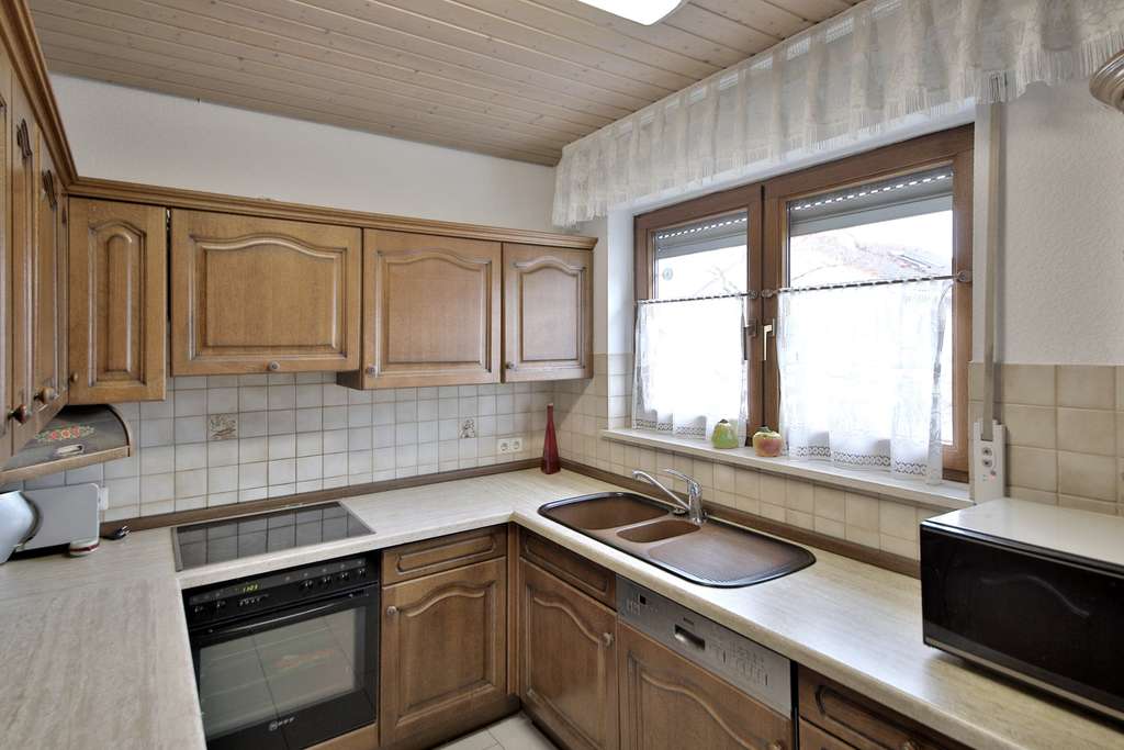 Immobilie in Knittlingen - Charmante Doppelhaushälfte mit viel Platz für die Familie – Balkon, Garten & Garage - Bild 2